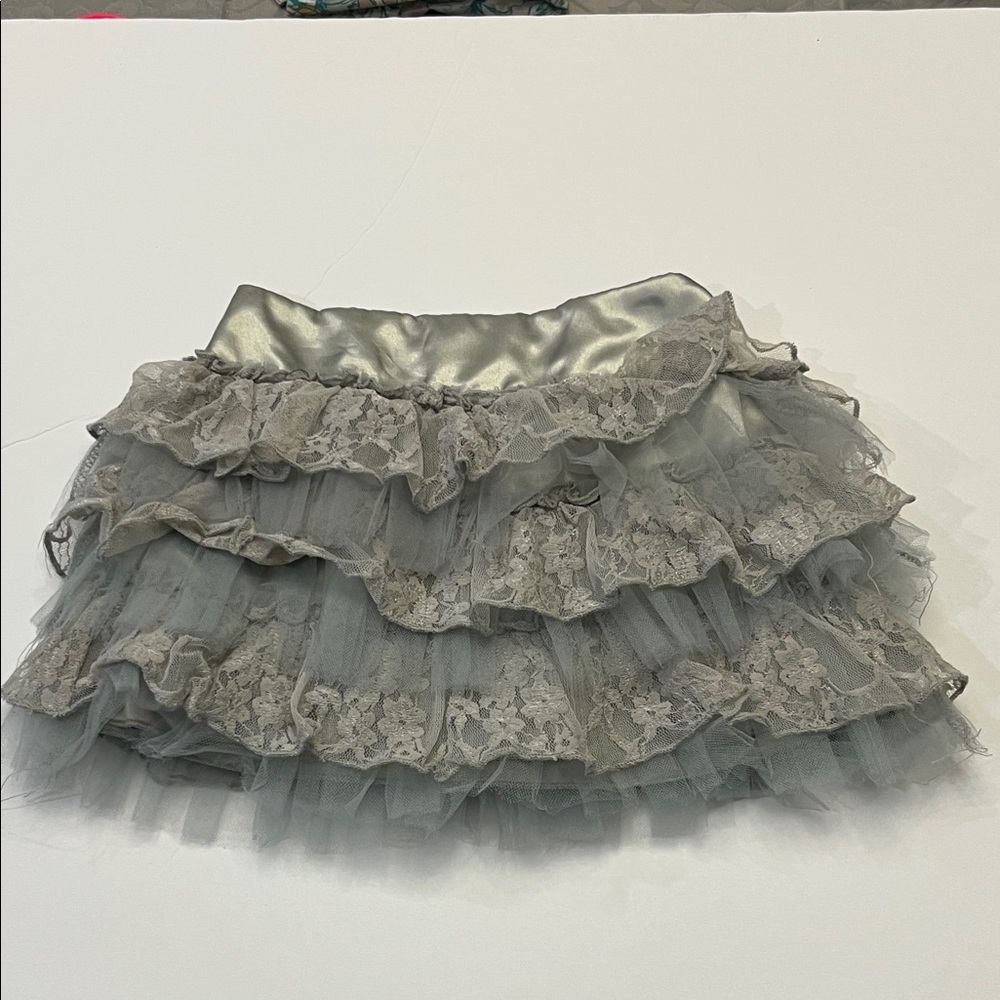 MOXIE & MABEL Lace Ruffle Satinlike Elegant Gray Lace Tiered Skirt
